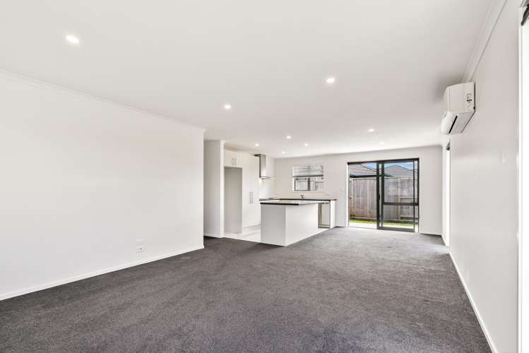 12 Saint Michael Crescent One Tree Point_7