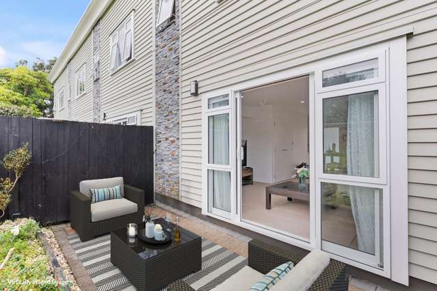 EASY LIVING, CONVENIENT LOCATION!