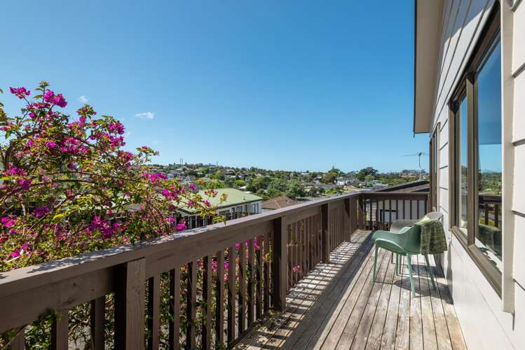 1/8 Camilla Grove Totara Vale_21