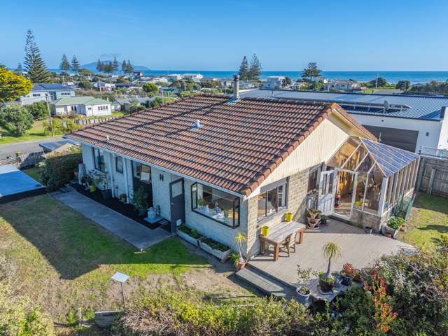 DUAL LIVING BEACH OPPORTUNITY