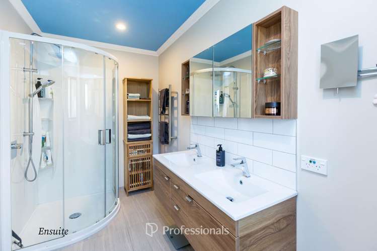 18 Clearwater Terrace Brown Owl_7