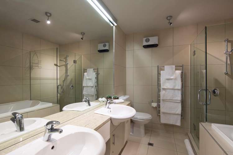 2/55 Kent Street Queenstown_11