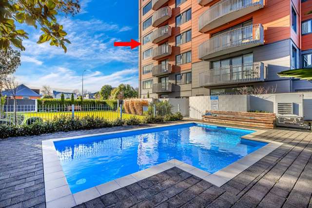 CBD Apartment with Underground Allocated Carpark, and Hagley Park Views!