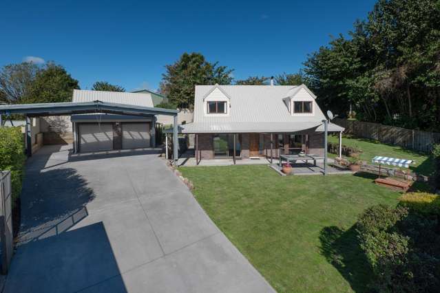 Privately positioned, sun-soaked family living