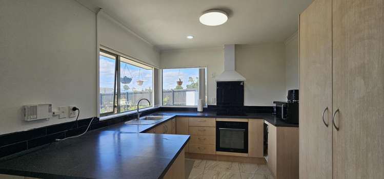 28 Robert Ross Place Clendon Park_6