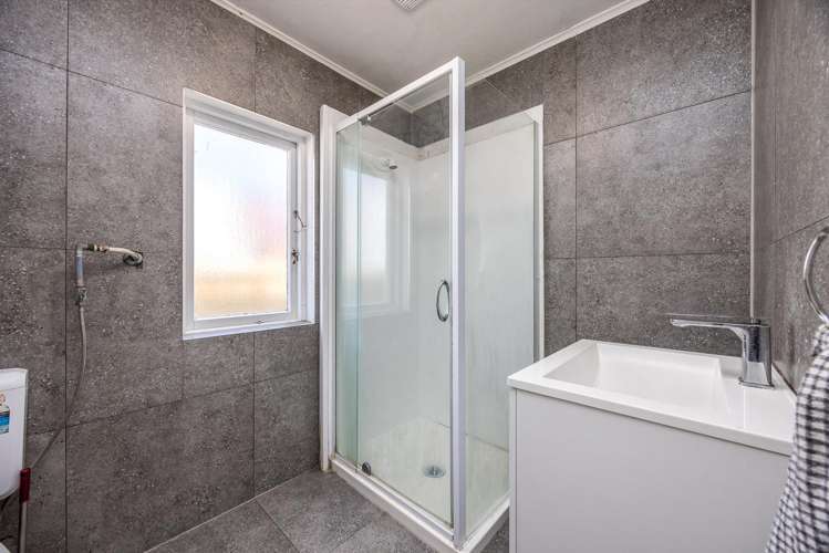 725 Massey Road Mangere_10