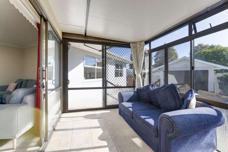22 Tennyson Crescent Stoke_10
