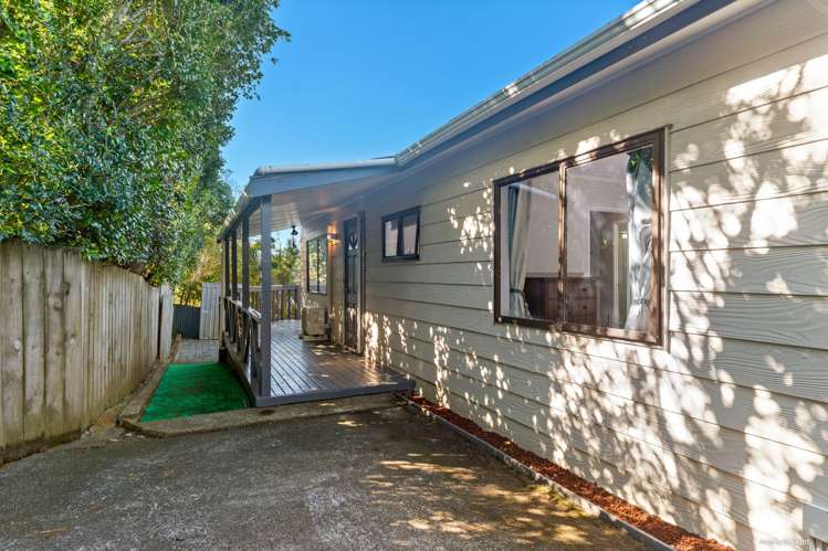 2/601 Glenfield Road Totara Vale_11