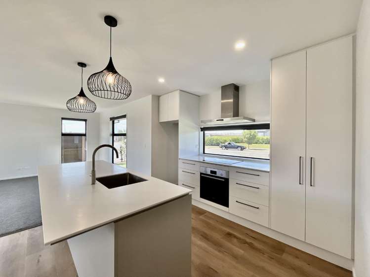 511 East Maddisons Road 11103_2