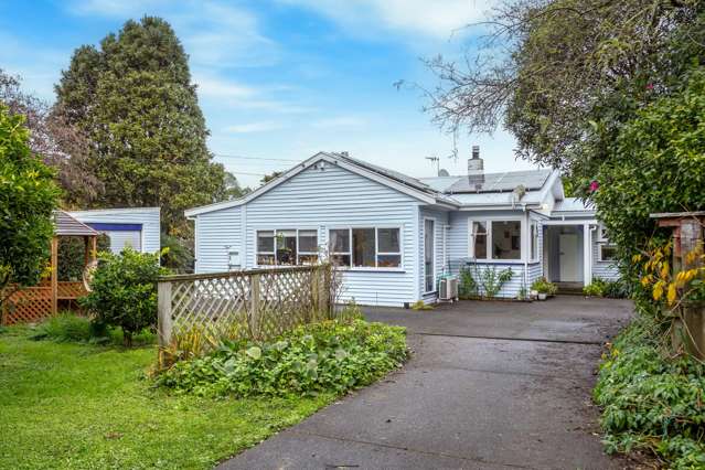 Brilliant Family Home, Prime Featherston Location