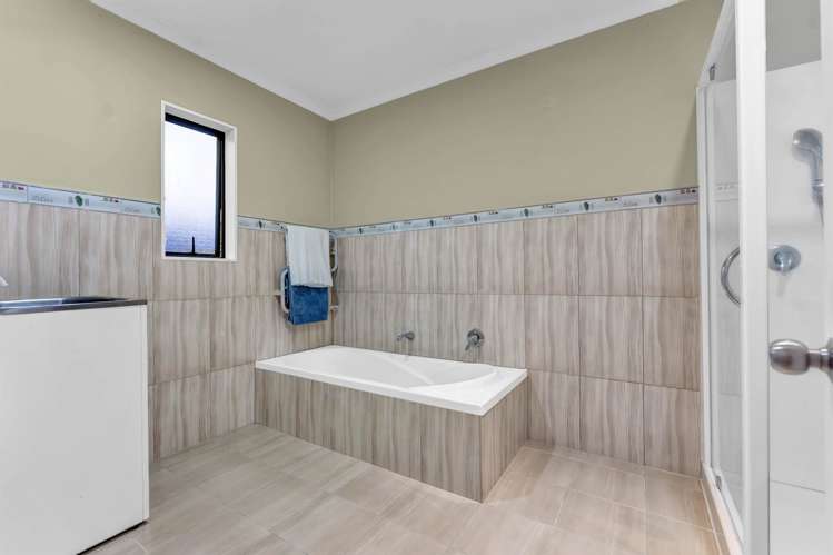 9 Makora Road Massey_16