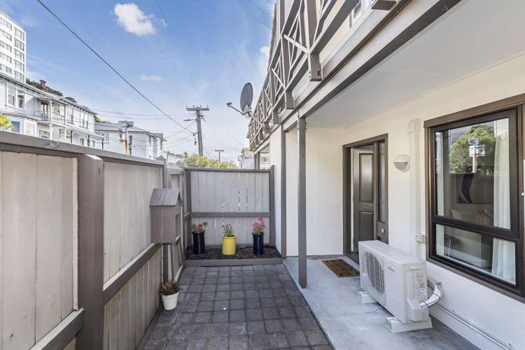2/2 Goring Street Thorndon_11