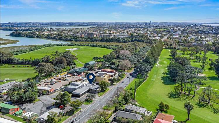 25 Lake Road Devonport_9