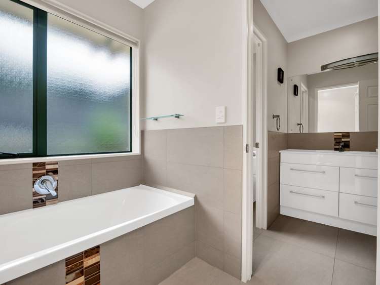 13 Guernsey Place Grandview Heights_24