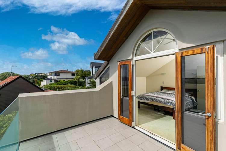 2/72 Beach Road Castor Bay_9