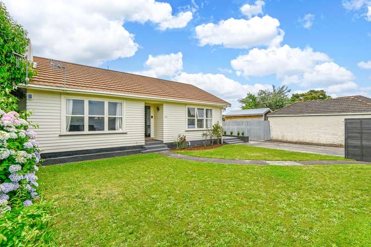 433 Dalcross Street Mayfair_12