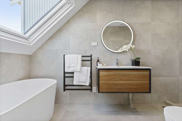 16 Paisley Street Mellons Bay_24