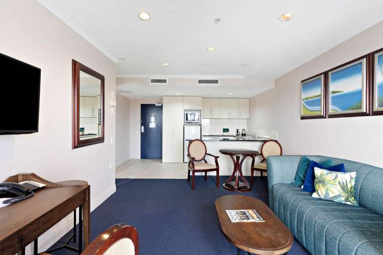 706,9-17 Byron Avenue_2