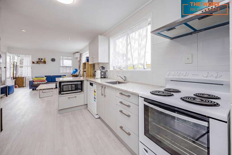 2/17 Roberts Road Te Atatu South_4