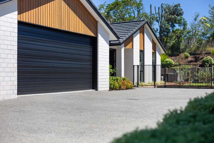 6 Martingale Drive Whitby_17