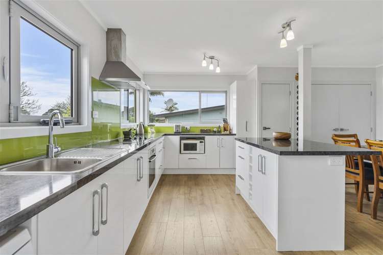 18 Athenree Road Athenree_2