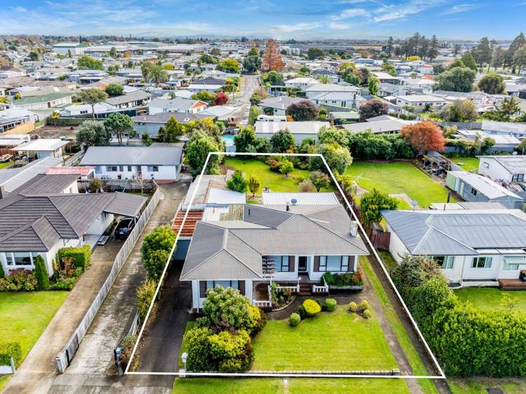 1412 Woodstock Avenue Mayfair_1