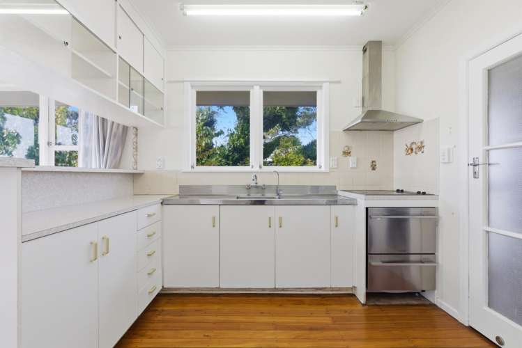 99 Beach Road Otumoetai_12