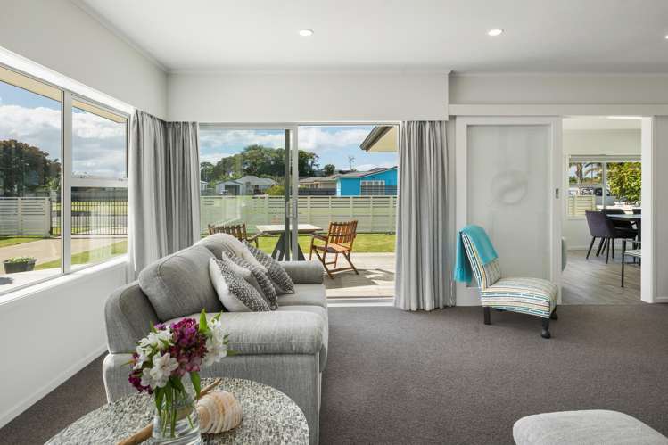 8 Sandleigh Drive Athenree_10