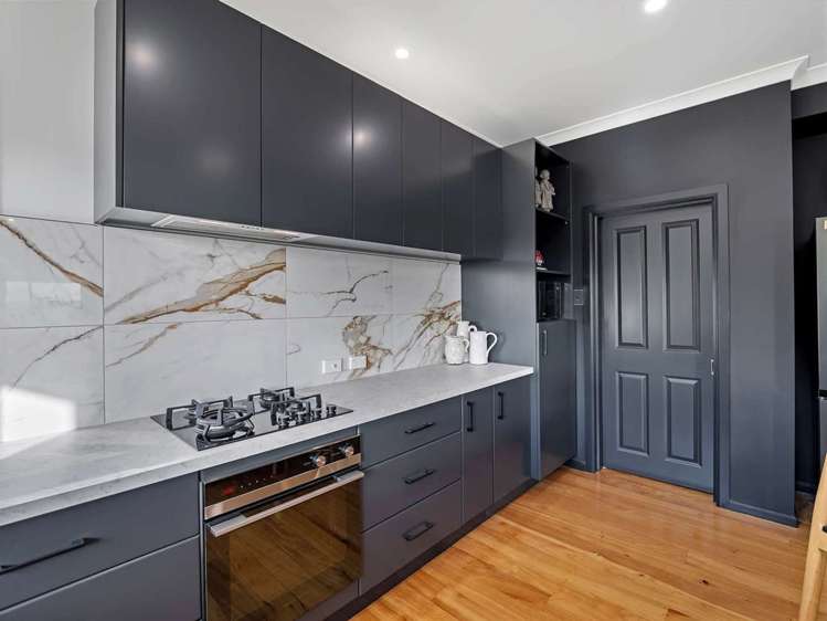 1 Shakespeare Road Bastia Hill_8