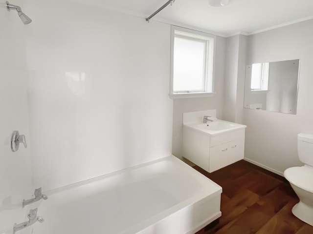 34 Devon Crescent Bulls_4