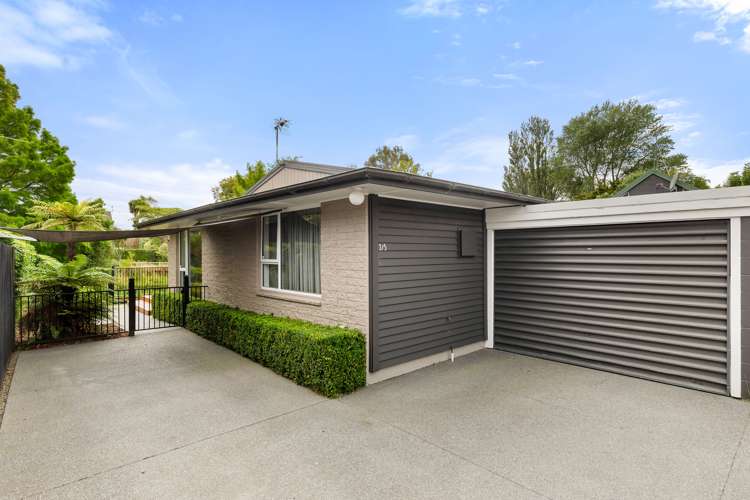 2/5 Esher Place Saint Martins_23