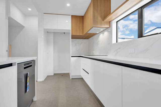 15 Papatahi Lane Flat Bush_4