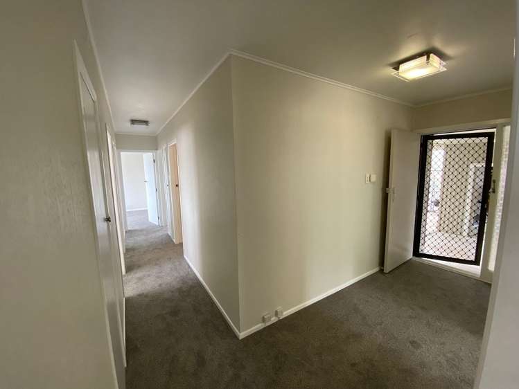 8 Carlson Crescent Silverdale_14