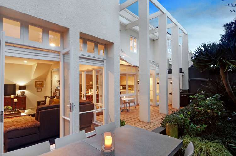 2/19 Waiatarua Road Remuera_0