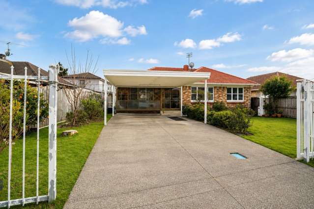 Spacious Family House with 2 Kitchens