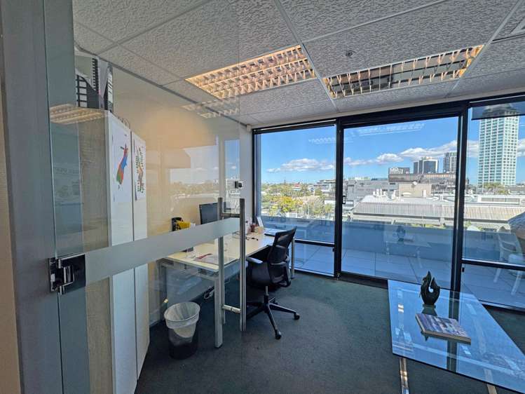 Unit 5/95 Hurstmere Road Takapuna_3