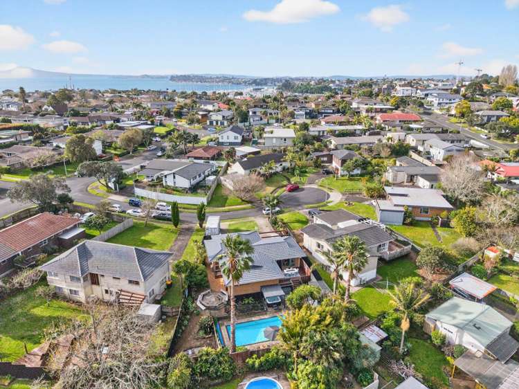 7 Tyrian Close Half Moon Bay_36