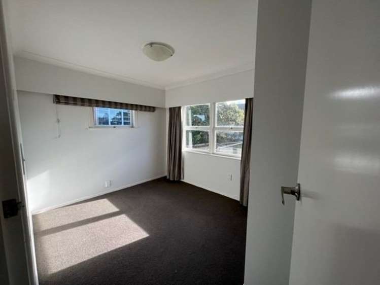 22 Tiroroa Avenue Te Atatu South_13