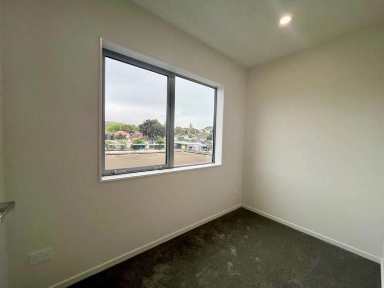 9/9 Coral Crescent Panmure_13