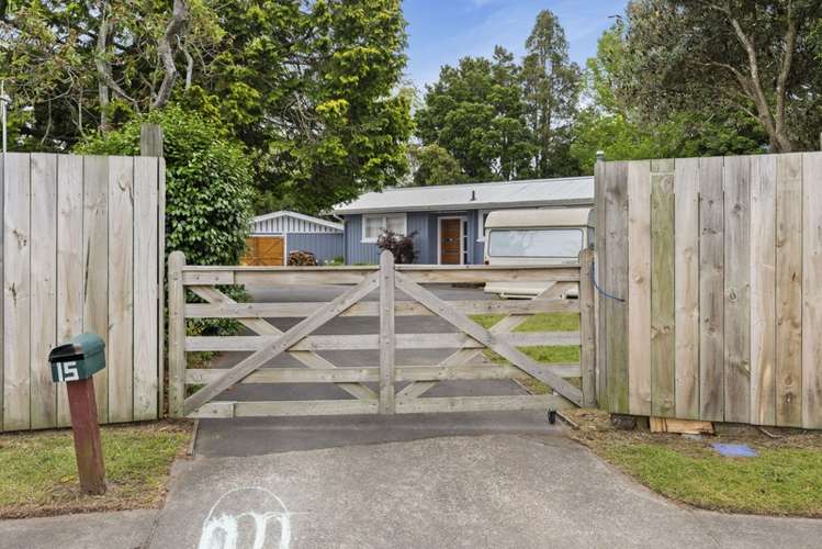 15 John Road Fairy Springs_13