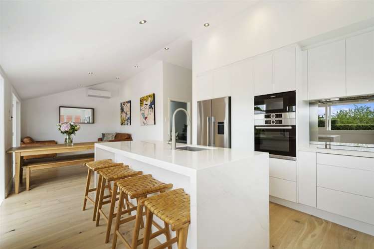 6 Lake Road Devonport_9