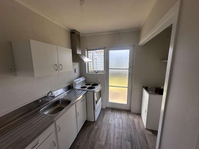 1/84 Kenderdine Road 10695_2