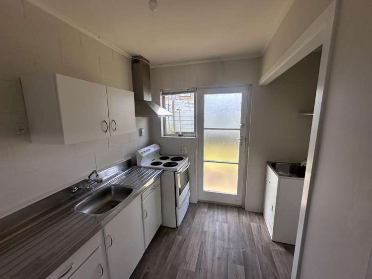 1/84 Kenderdine Road 10695_2