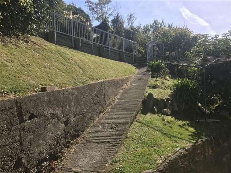 223 Saint Vincent Street Toi Toi_8