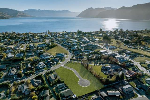 Dream Sections in the Heart of Lake Hawea!