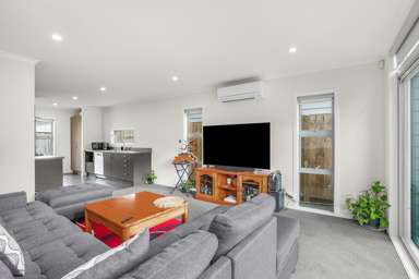 12 Ronalds Way_2