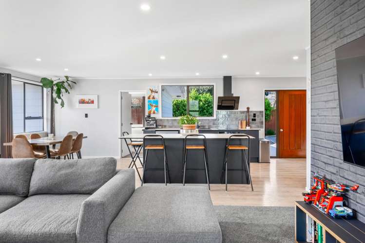 2/114 Kervil Avenue Te Atatu Peninsula_5