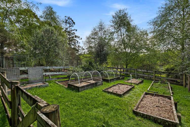 2 Valley Road Waitoki_25