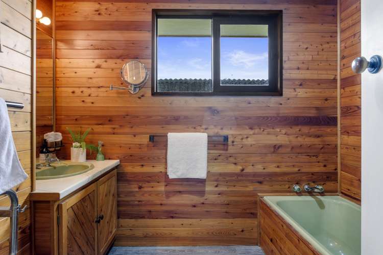 439 Johns Road Fernside_18