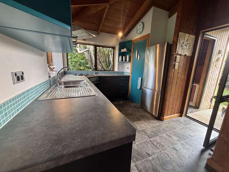 2/1 Gloria Avenue Te Atatu Peninsula_8